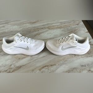 Women’s Nike Winflo 10 Size 7.5